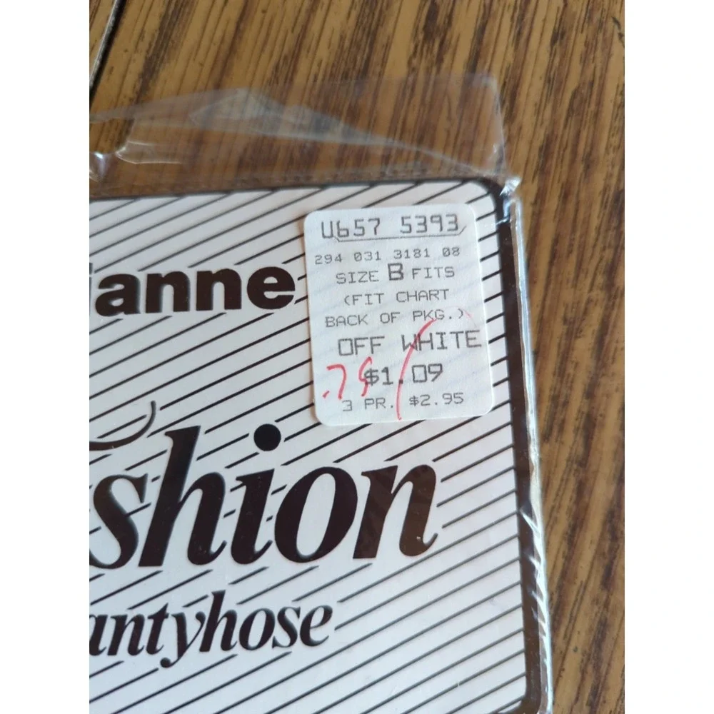 New Vintage Marianne Fashion Pantyhose Size‎ B Off-White